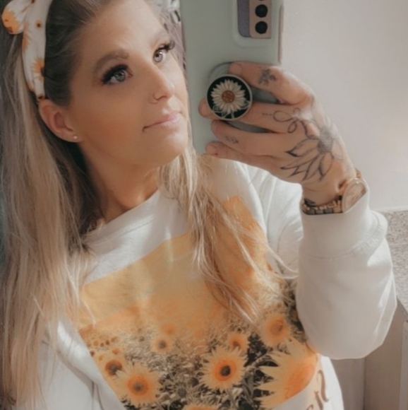 Meet your Posher, Alexis - Picture 2 of 3